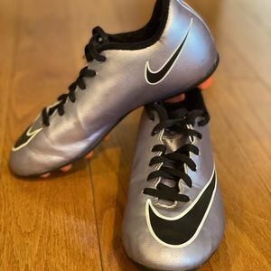 Nike 1Y soccer cleats